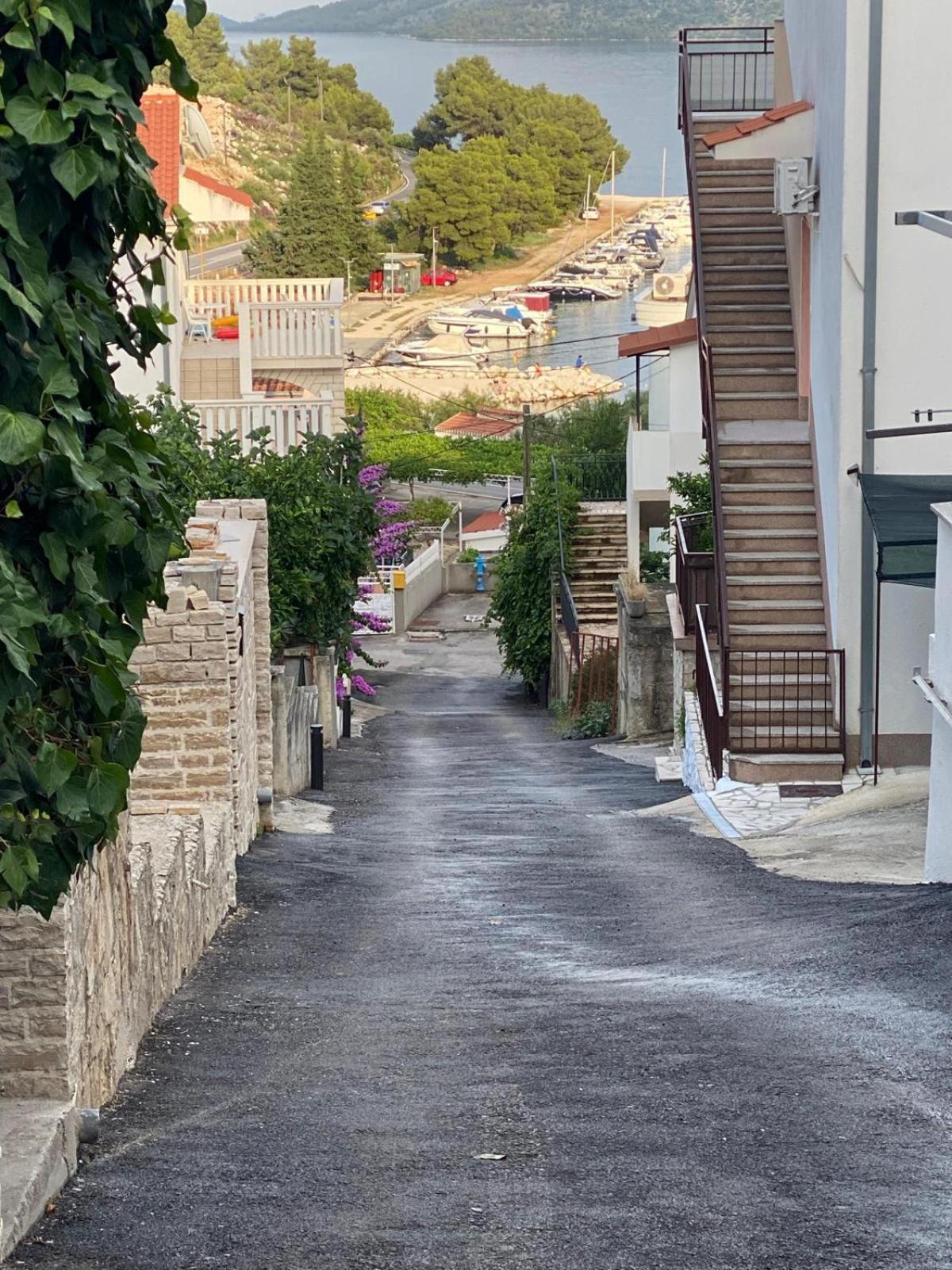 Apartmani Ines Marina Exterior photo