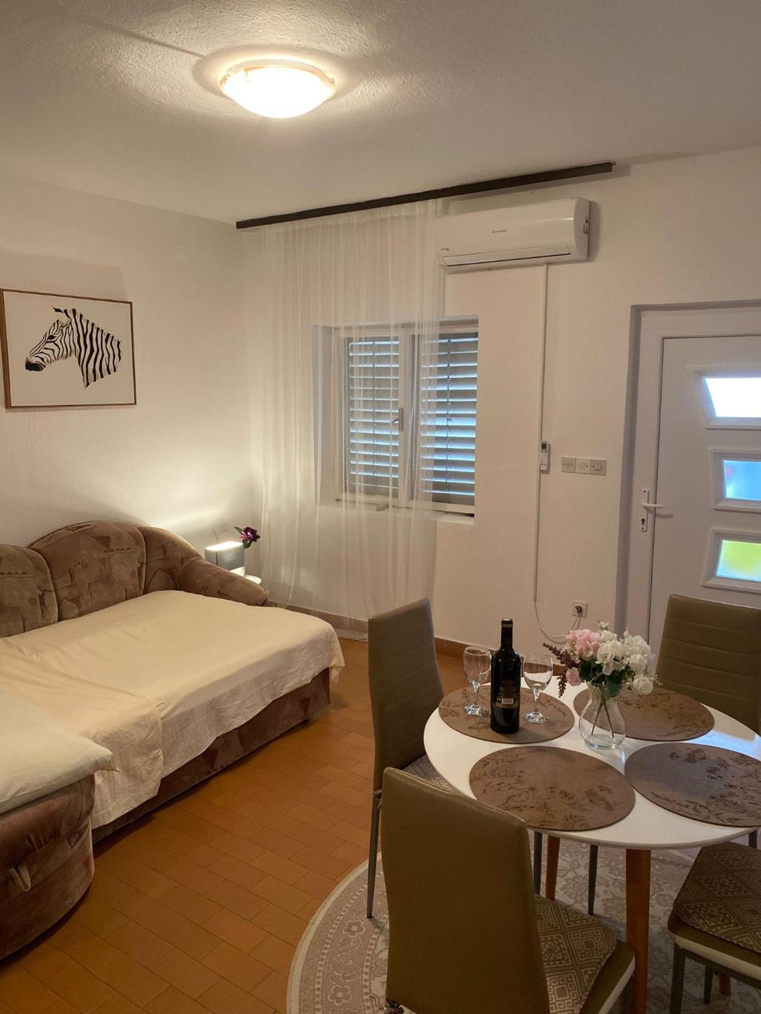 Apartmani Ines Marina Exterior photo