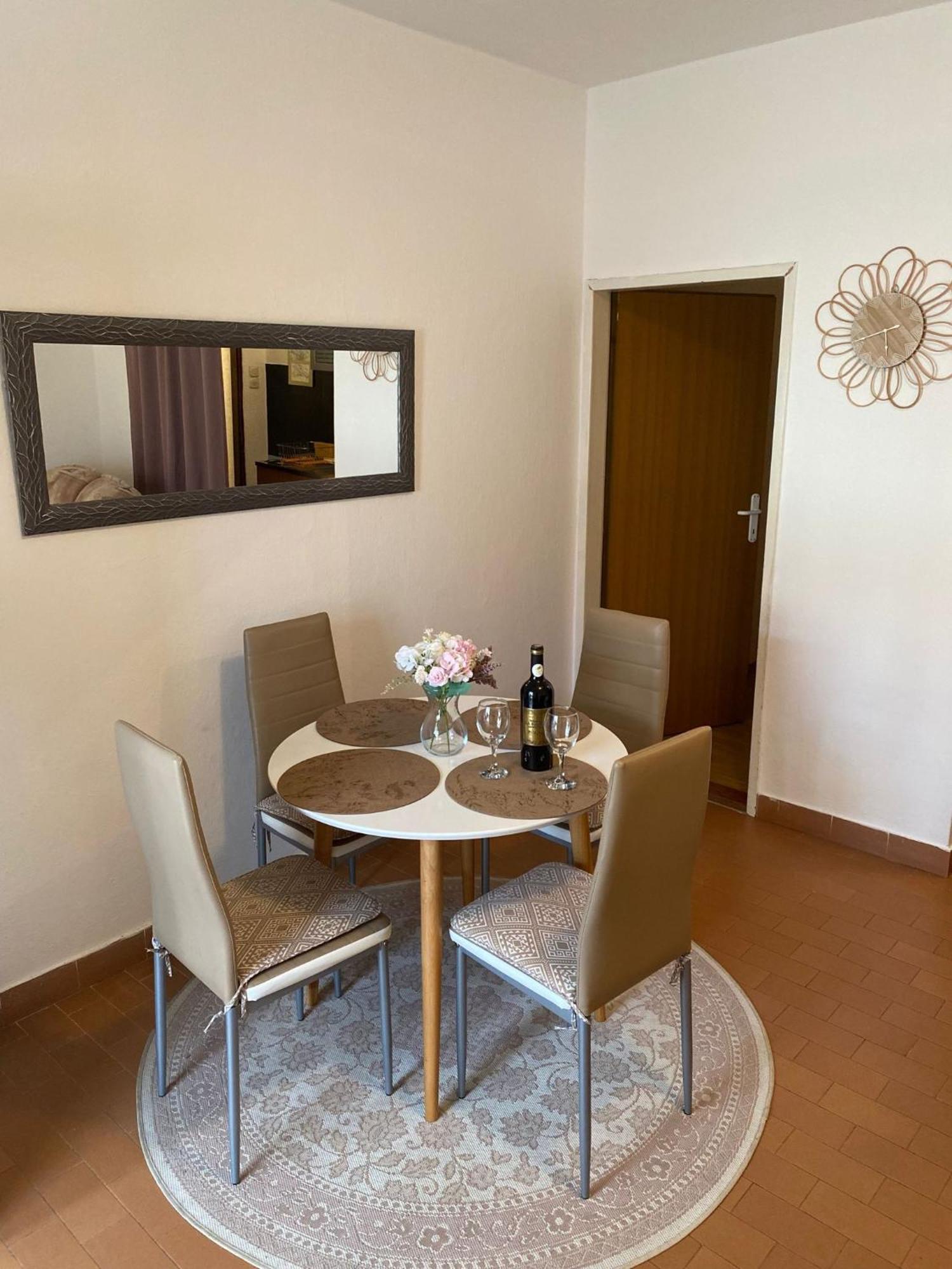 Apartmani Ines Marina Exterior photo